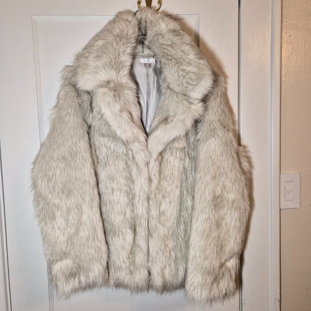 NWOT Venus Faux Fur Coat Small (Oversized) Ivory White Grey Tipping Hook Closure